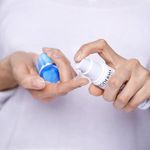 Serum-Facial-Hidratante-e-Fortalecedor-Bioderma-Hydrabio-Concentre-40-ml-Textura-mao