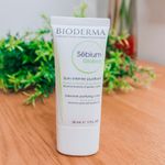 Hidratante-Facial-Anti-imperfeicoes-Bioderma-Sebium-Global-30-ml-Ambientada