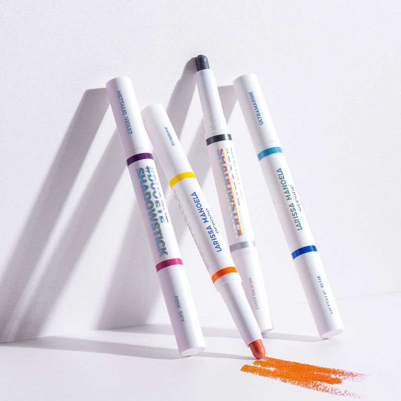 Sombra-em-Bastao-Oceane-Larissa-Manoela-Duo-Eyeshadow-Stick-Ultramarine-Azul-24-g-Ambientada-1