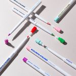 Lapis-Delineador-Retratil-Oceane-Larissa-Manoela-Gummy-Roxo-12-g-Ambientada-1