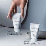 Mascara-Facial-Clareadora-em-Creme-Esthederm-Osmoclean-75-ml-Ambientada