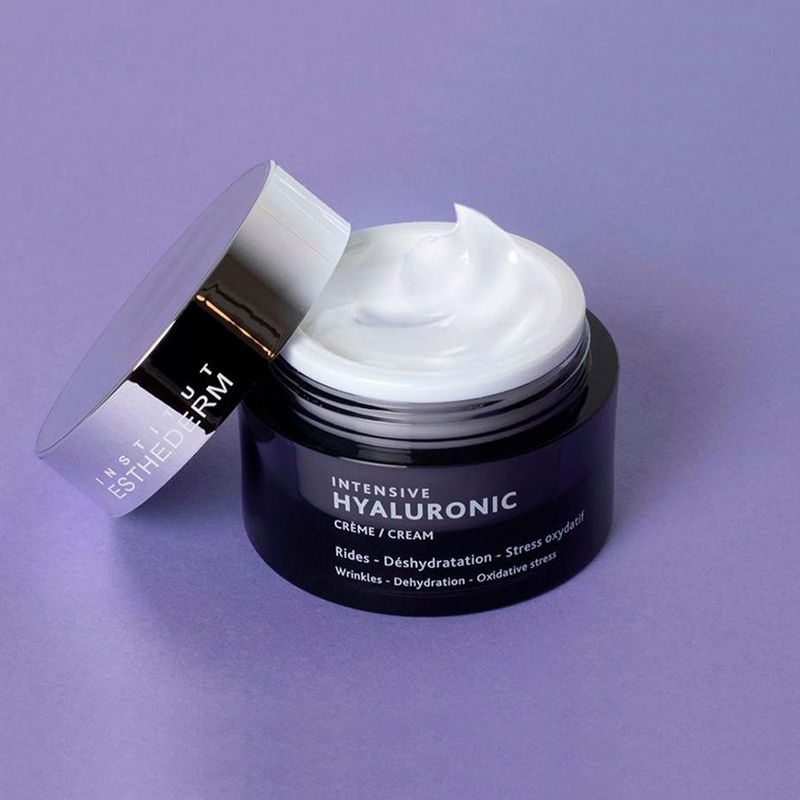 Creme-Facial-Antirugas-Acido-Hialuronico-Esthederm-Intensive-50-ml-Produto-Mao