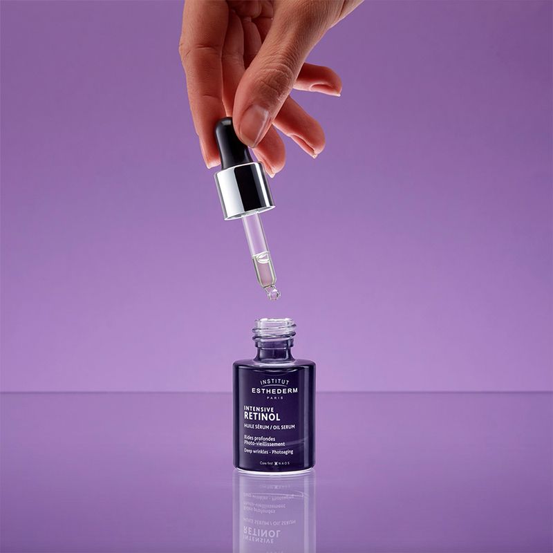 Serum-Facial-Retinol-Antirrugas-Esthederm-Intensive-15-ml-Mao-Produto