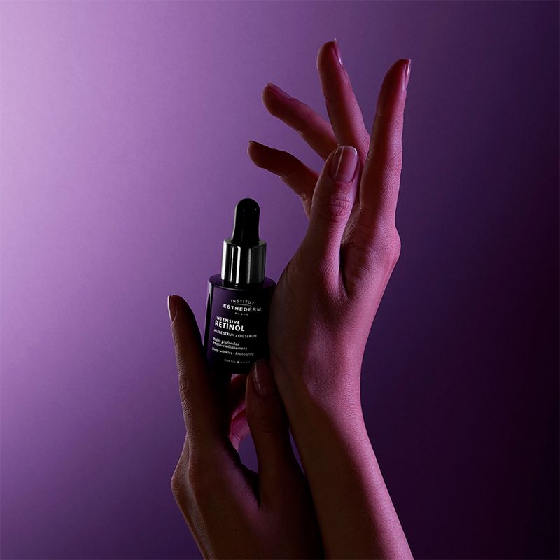 Serum-Facial-Retinol-Antirrugas-Esthederm-Intensive-15-ml-Mao