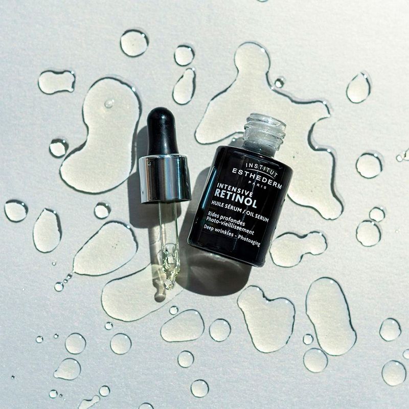 Serum-Facial-Retinol-Antirrugas-Esthederm-Intensive-15-ml-Ambientada