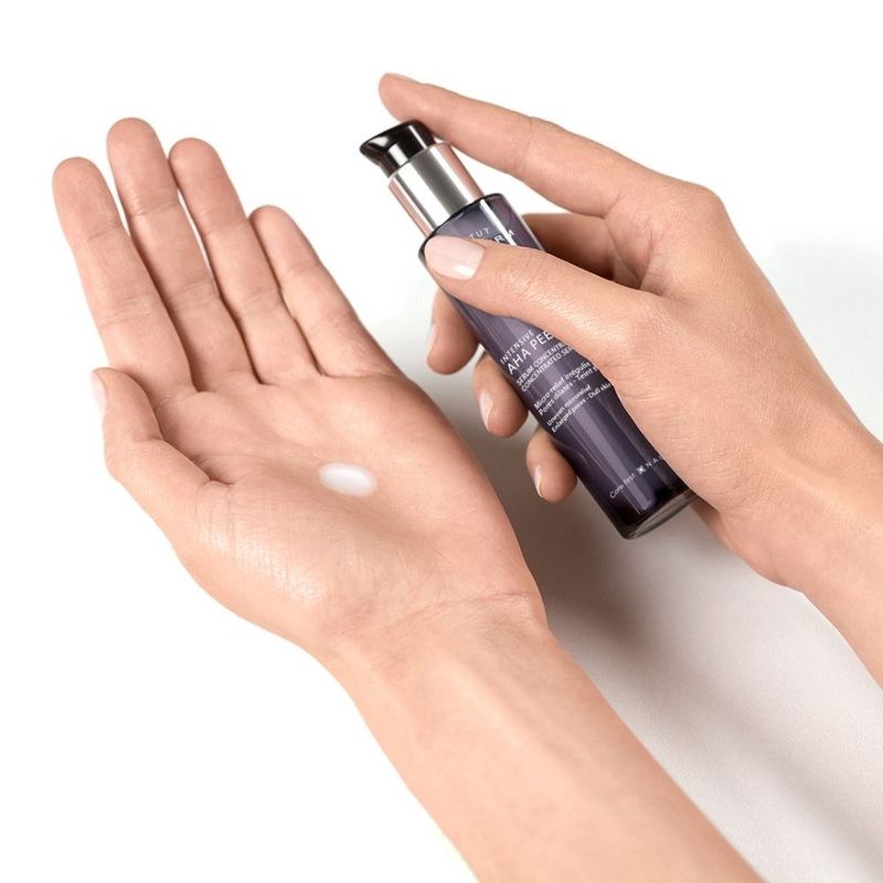 Serum-Facial-Alfa-e-Beta-Hidroxiacidos-Renovador-Esthederm-Intensive-30-ml-Textura-Mao