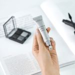 Creme-Anti-Idade-para-os-Olhos-Esthederm-Lift---Repair-Smoothing-Care-15-ml-Produto