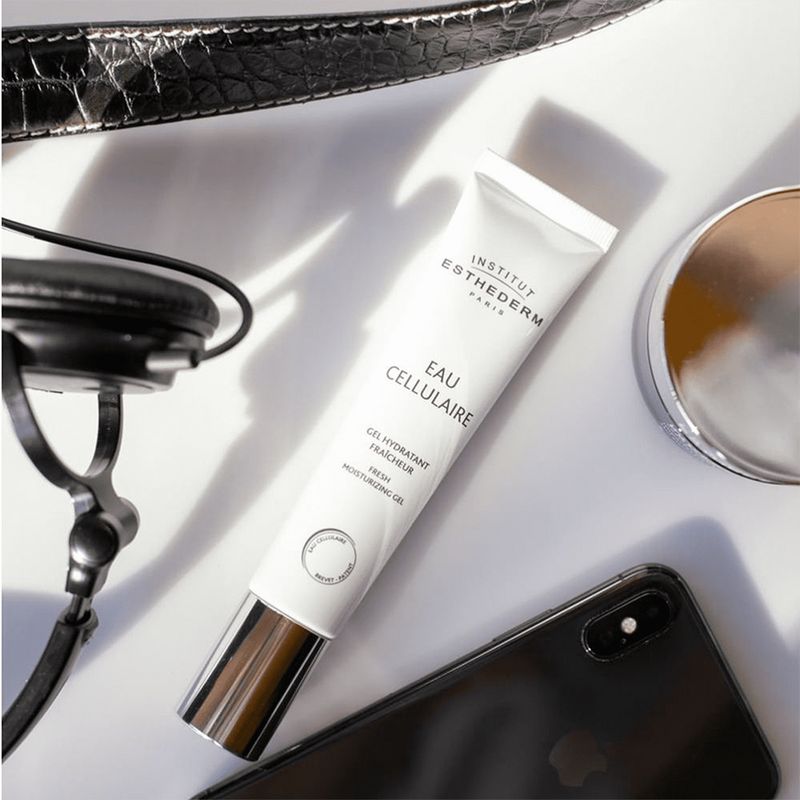 Gel-Facial-Anti-Idade-Esthederm-Eau-Cellulaire-40-ml-Ambientada-um