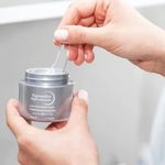 Creme-Clareador-Facial-Noturno-Bioderma-Pigmentbio-Night-Renewer-50-ml-Produto-Textura