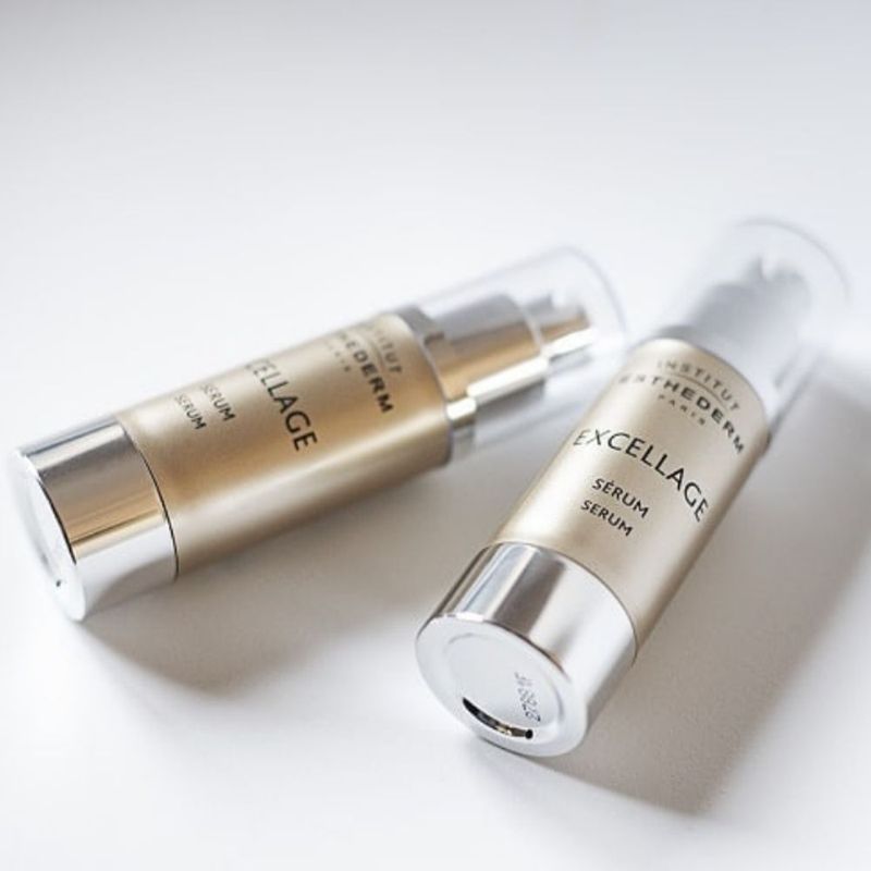 Serum-Facial-Oleo-de-Camelia-Rejuvenescedor-Esthederm-Excellage-30-ml-Ambientada