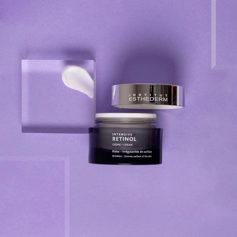Creme-Facial-Antirrugas-Pro-Retinol-Esthederm-Intensive-50-ml-Ambientada-Textura