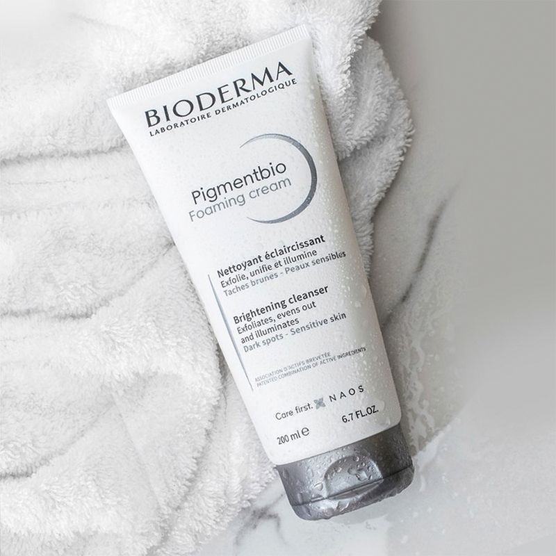 Creme-Esfoliante-e-Clareador-Corporal-Bioderma-Pigmentbio-Foaming-200-ml-Ambientada-um