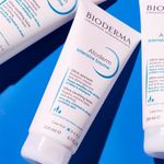 Creme-Hidratante-Corporal-Bioderma-Atoderm-Intensive-Baume-200-ml-Ambientada