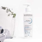 Gel-Creme-Corporal-Hidratante-Bioderma-Atoderm-Intensive-200-ml-Ambientada