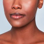 Lip-Balm-Hidratante-Oceane-Morango-15-g-Modelo
