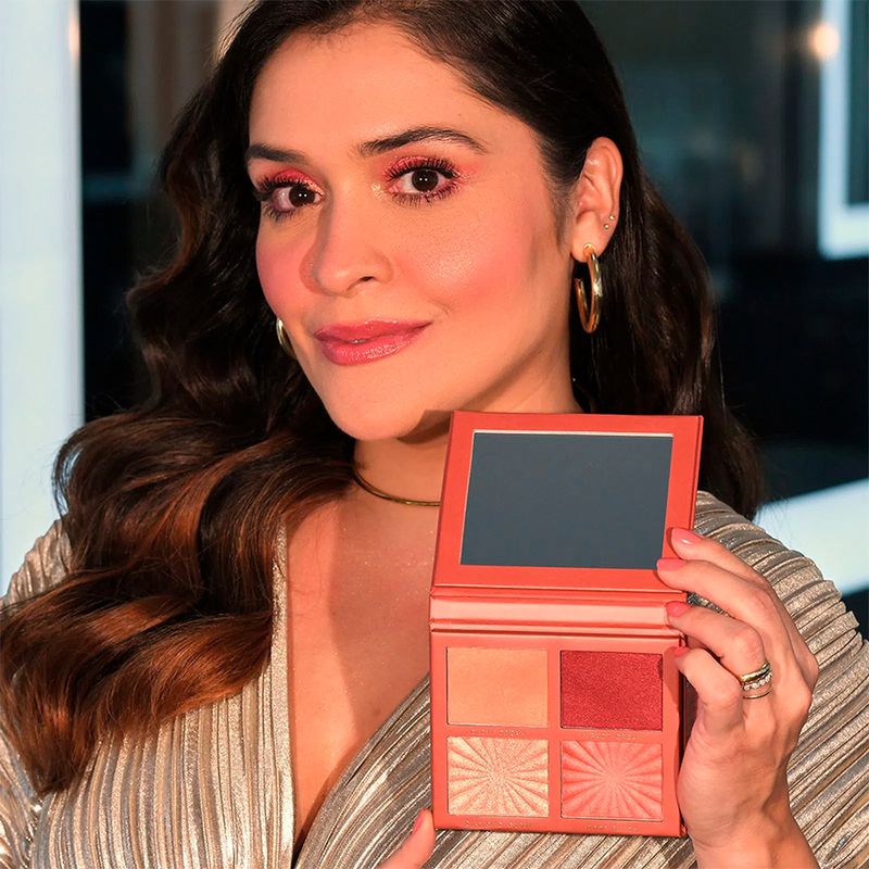 Paleta-de-Blush-e-Iluminador-em-Po-Oceane-Nadia-Tambasco-Face-to-Glow-16-g-Modelo-1