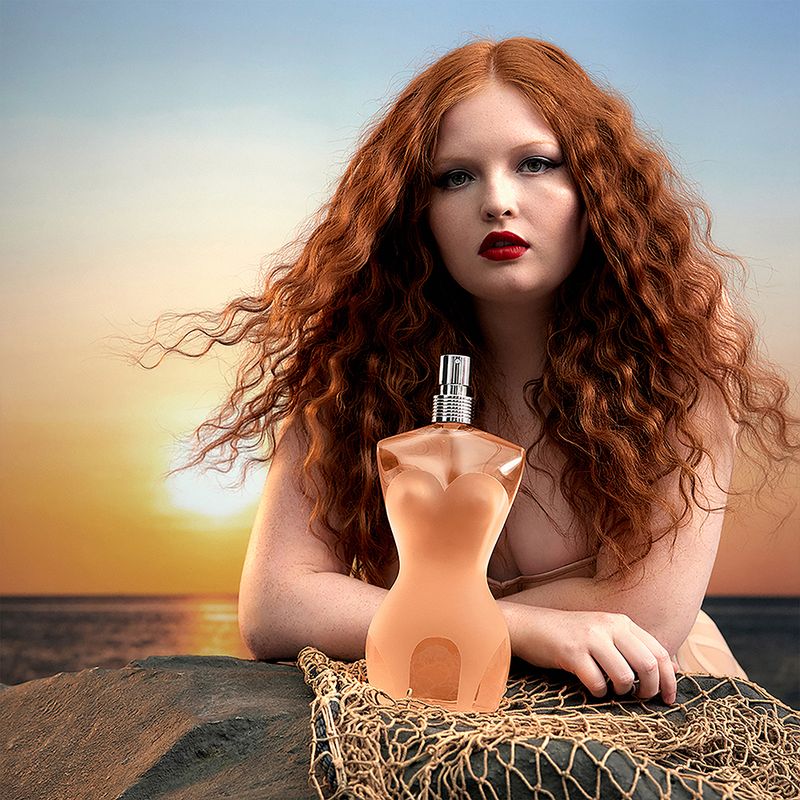 Perfume-Jean-Paul-Gaultier-Classique-Feminino-Eau-de-Toilette-30-ml-Modelo-e-Frasco