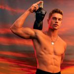 Perfume-Jean-Paul-Gaultier-Le-Male-Le-Parfum-Masculino-Eau-de-Parfum-125-ml-Modelo-e-Frasco-1