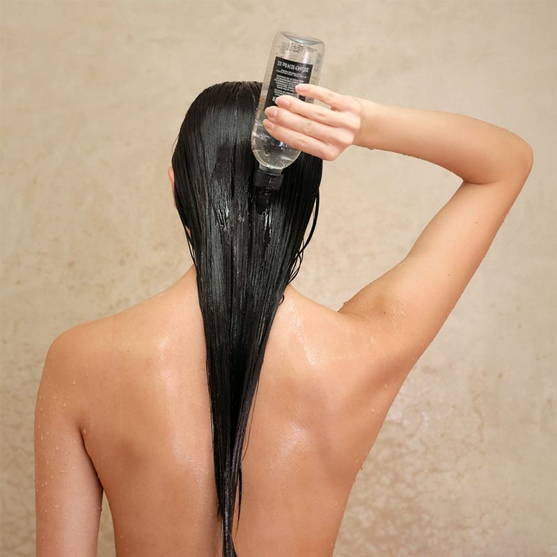 Tratamento-de-Brilho-Davines-Oi-Liquid-Luster-300-ml-Modelo