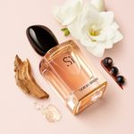 Kit-Perfume-Giorgio-Armani-Si-Feminino-Eau-de-Parfum-50-ml---Locao-Corporal-75-ml-Ambientada