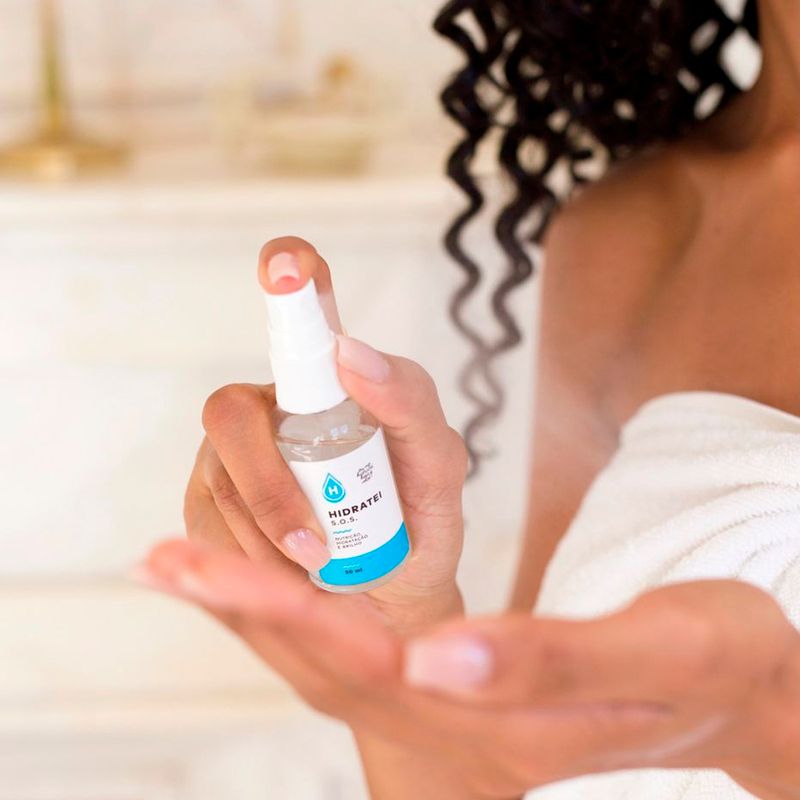 Leave-in-Hidratei-SOS-30-ml-Modelo-e-Frasco