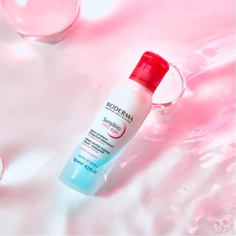 Demaquilante-Bifasico-Bioderma-Sensibio-H2O-Eye-125-ml-Ambientada
