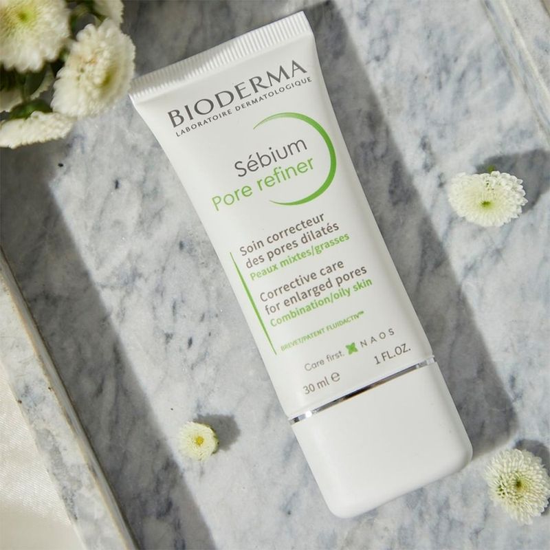 Serum-Facial-Redutor-de-Poros-Acido-Agarico-Bioderma-Sebium-Pore-Refiner-30-ml-Ambientada