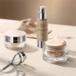 Creme-Facial-Anti-Idade-Oleo-de-Camelia-Esthederm-Excellage-50-ml-Ambientada-um