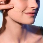 Protetor-Solar-Facial-Matte-FPS-50--Bioderma-Photoderm-M-Claire-40-ml-Textura-modelo