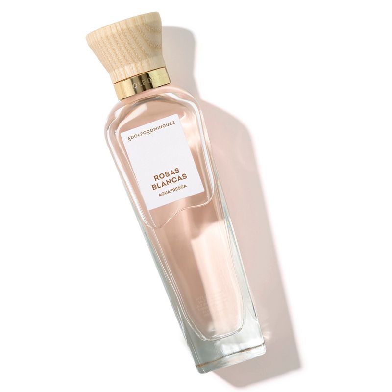 Perfume-Adolfo-Dominguez-Agua-Fresca-de-Rosas-Blancas-Feminino-Eau-de-Toilette-120-ml-Ambientada