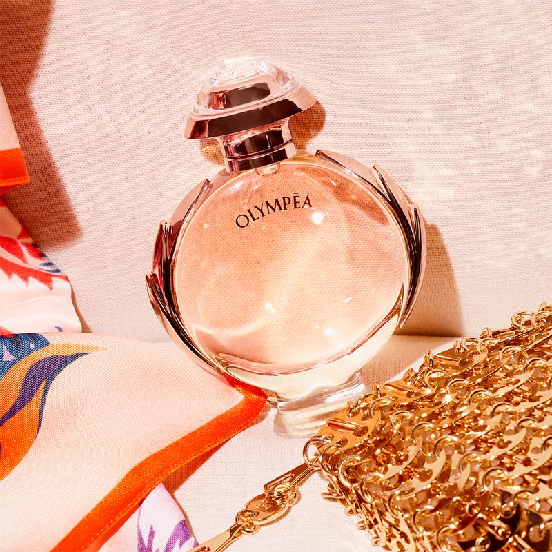 Kit-Perfume-Paco-Rabanne-Olympea-Feminino-Eau-de-Parfum-80-ml---Locao-Corporal-100-ml---Miniatura-10-ml-Ambientada-1