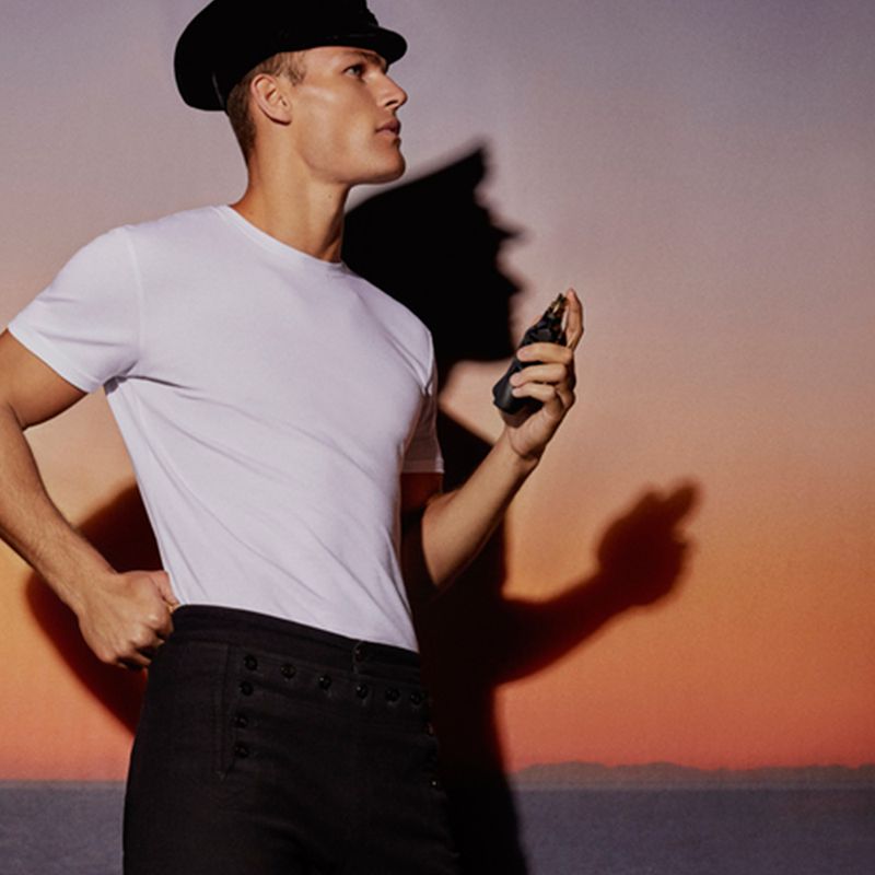 Kit-Perfume-Jean-Paul-Gaultier-Le-Male-Masculino-Eau-de-Parfum-125-ml---Gel-de-Banho-75-ml-Modelo-e-Frasco