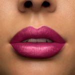 Batom-Cremoso-Cintilante-Lancome-L-Absolu-Nuit-Parisienne-493-35-g-Modelo