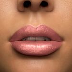Batom-Cremoso-Cintilante-Lancome-L-Absolu-Mon-Macaron-257-35-g-Modelo-1