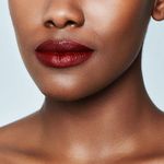 Batom-Cremoso-Matte-Lancome-L-Absolu-Nuit-Pourpre-290-338-g-Modelo