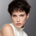 Base-em-Bastao-Cremosa-Luminoso-Lancome-Teint-Idole-Ultra-Wear-Stick-Foundation-Beige-Albatre-01-95-g
