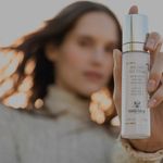 Creme-Facial-Hidratante-Manteiga-de-Karite-Sisley-All-Day-Year-50-ml-Modelo-e-Produto