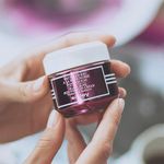 Creme-Facial-Hidratante-Sisley-Black-Rose-Skin-Infusion-50-ml-Modelo-e-Produto