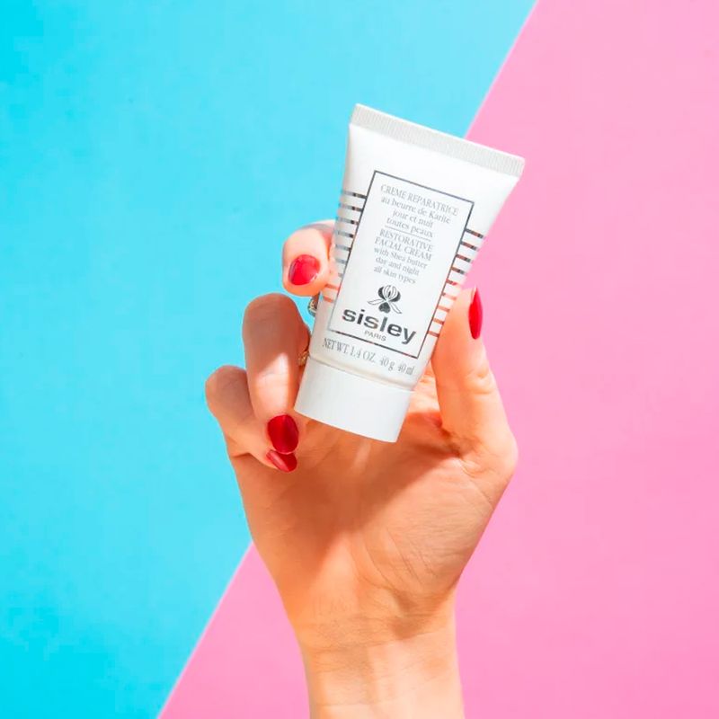 Creme-Facial-Hidratante-Sisley-Reparatrice-40-ml-Produto-e-Modelo