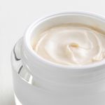 Creme-Anti-Idade-para-Area-dos-Olhos-e-Labios-Sisley-Sisleÿa-L-Integral-Contour-15-ml-Textura