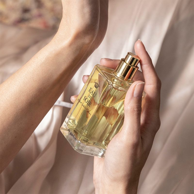 Perfume-Sisley-Eau-Du-Soir-Feminino-Eau-de-Parfum-30-ml-Ambientada-2