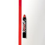 Batom-Cremoso-Cintilante-Sisley-Phyto-Lip-Twist-26-True-Red-25-g-Ambientada