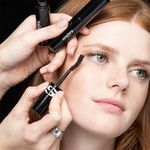Mascara-para-Cilios-de-Volume-Sisley-So-Curl-1-Deep-Black-10-ml-Modelo-e-Produto
