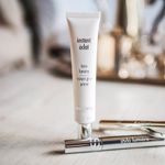Primer-Iluminador-Facial-Sisley-Instant-Eclat-30-ml-Ambientada-1