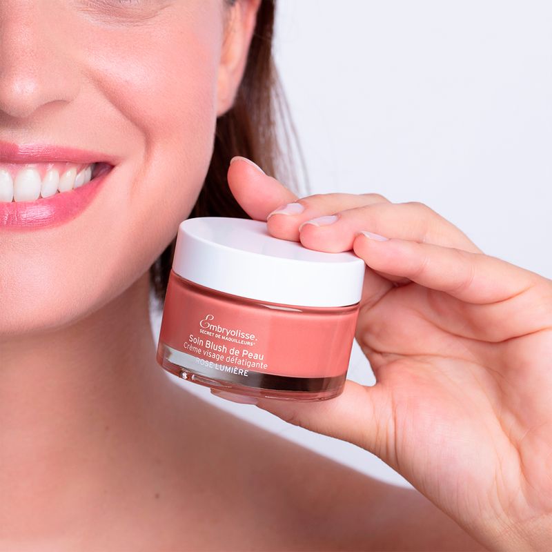 Creme-Facial-Hidrante-Embryolisse-Blush-Radiant-Complexion-50-ml-Modelo-e-Produto