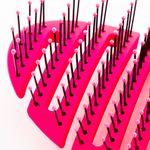 Escova-para-Secar-e-Desembaracar-WetBrush-Pro-Flex-Dry-Rosa-e-Preta-Detalhe-Cerdas