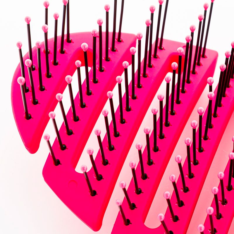 Escova-para-Secar-e-Desembaracar-WetBrush-Pro-Flex-Dry-Rosa-e-Preta-Detalhe-Cerdas