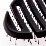 Escova-para-Secar-e-Desembaracar-WetBrush-Pro-Flex-Dry-Preta-Detalhe-Verso
