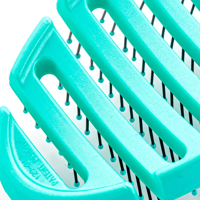 Escova-para-Secar-e-Desembaracar-WetBrush-Pro-Flex-Dry-Verde-e-Preta-Detalhe-Verso