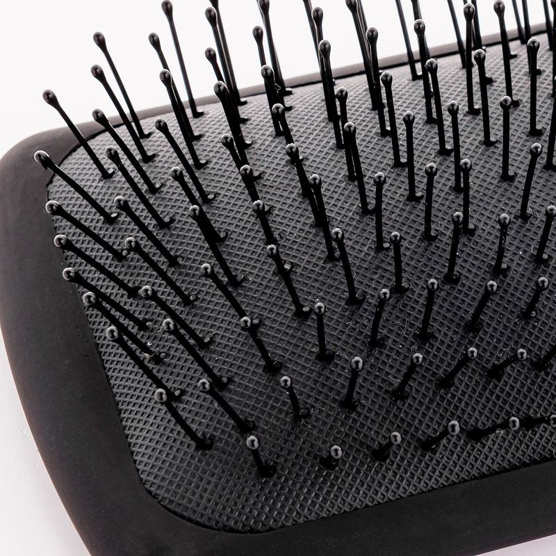 Escova-para-Desembaracar-WetBrush-Pro-Paddle-Detangler-Preta-Detalhe-Cerdas